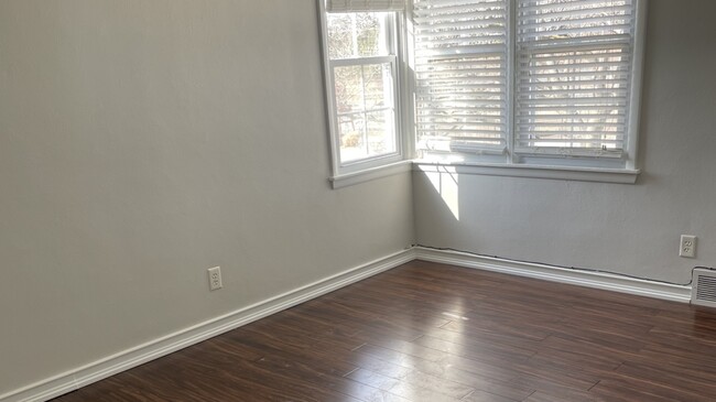 Foto del edificio - 9775 W 143rd St