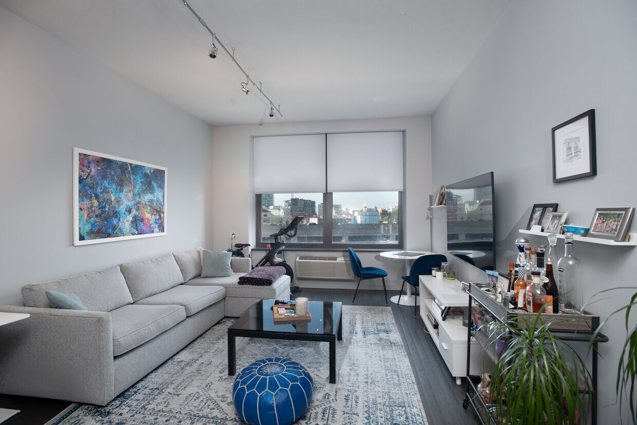 Foto principal - 102 Christopher Columbus Dr