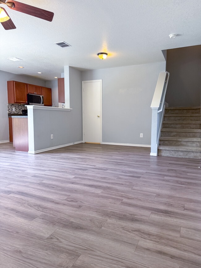 Building Photo - 427 Orchard Willow