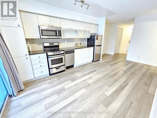 Building Photo - 275 Yorkland Rd