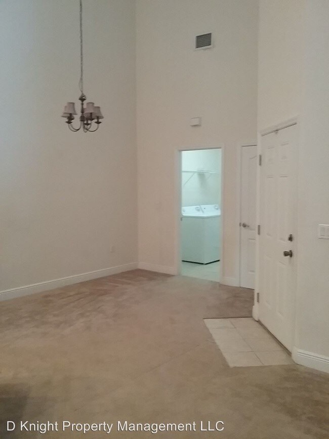 Building Photo - 13220 Fountainbleau Dr