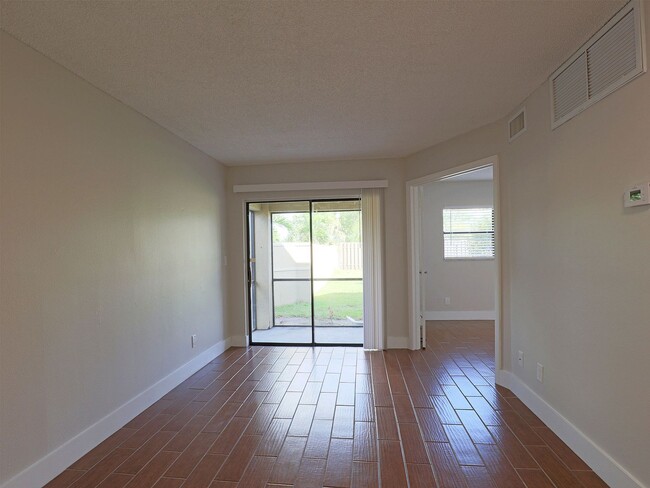 Foto del edificio - $250 OFF FIRST MONTH RENT!! Affordable & N...