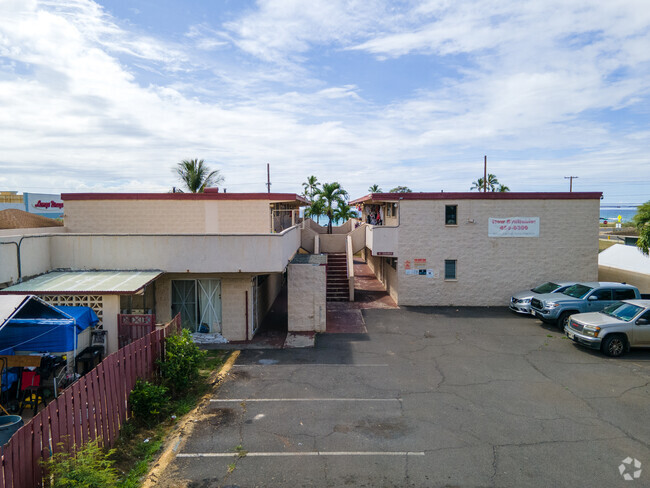 Building Photo - Makaha Villas