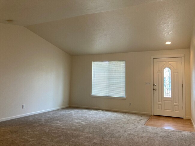Building Photo - Three Bedroom Home, Landscaping Included!