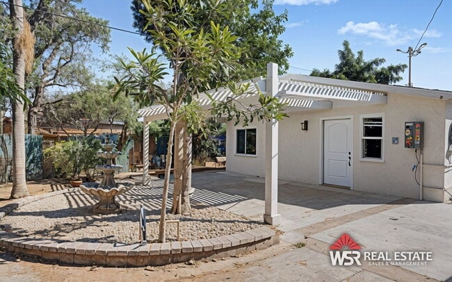 Building Photo - 3625 Everest Ave