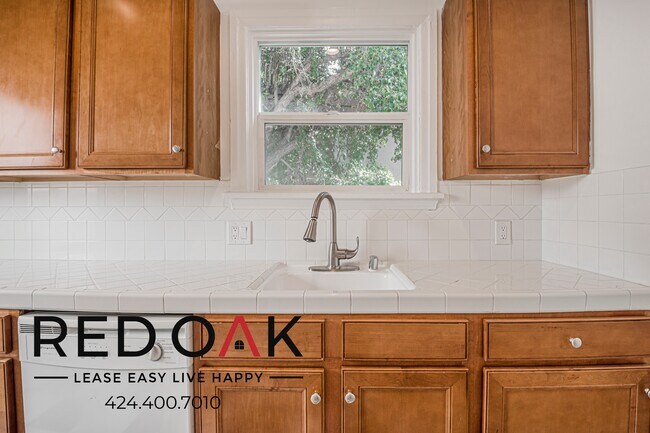 Foto del edificio - 1818 Whitley Ave