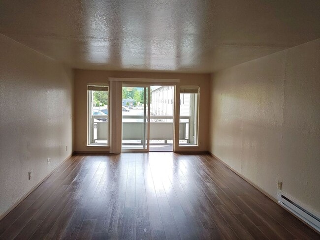 Foto del edificio - 2 bedroom unit with balcony!