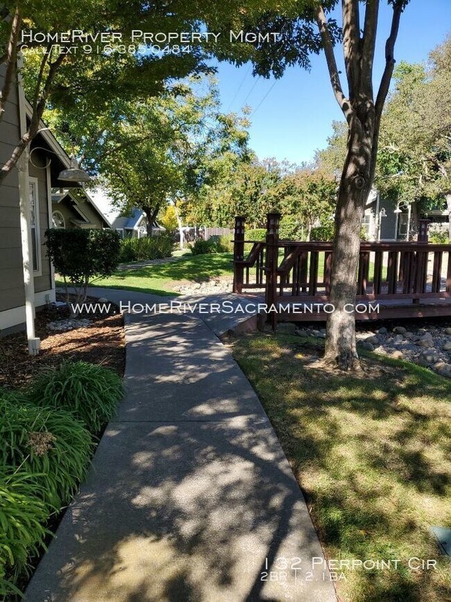 Building Photo - Adorable Townhome in Folsom!