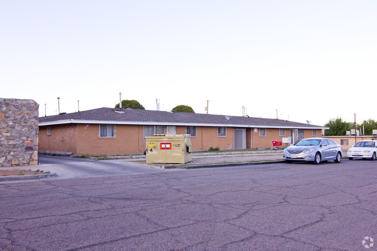 Foto principal - 4425 Lawrence St