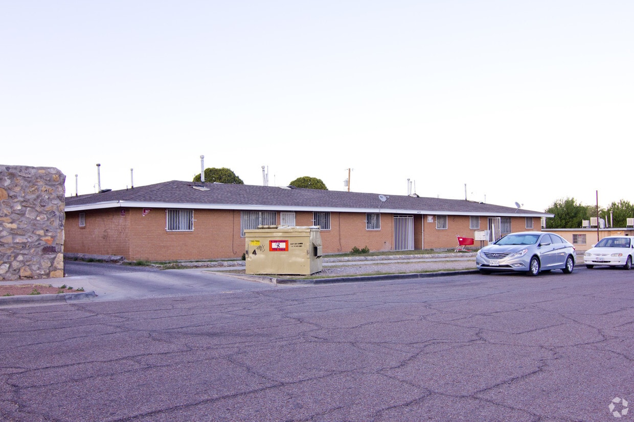 Primary Photo - 4425 Lawrence St