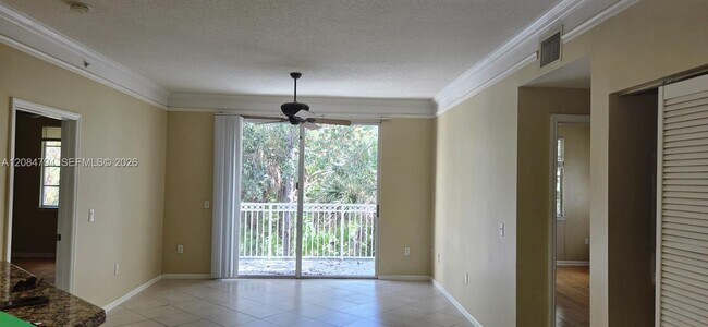 Building Photo - 2212 Myrtlewood Cir E