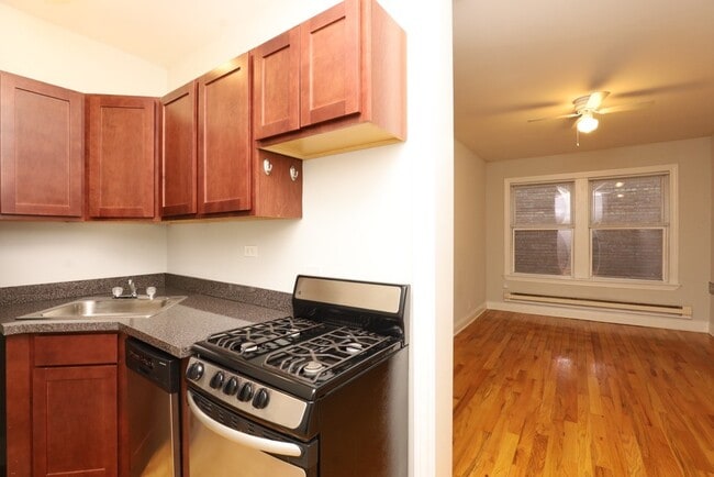 Building Photo - 457 W Melrose