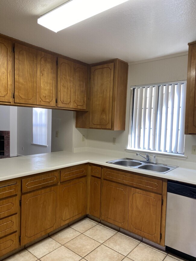 Building Photo - 1809 La Corunna Pl