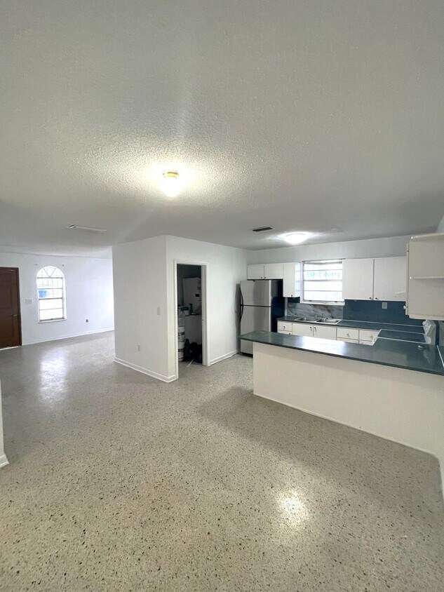 Primary Photo - 728 NW 22nd Ct