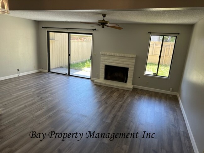 Building Photo - Gated Willowood condo with 3 bedrooms, 2 1...