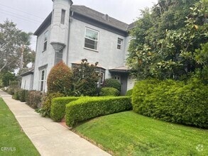Building Photo - 366 Crescent Dr
