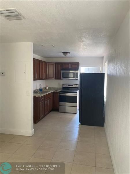 Building Photo - 1465 W 33rd St