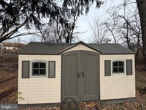 Building Photo - 120 Redwood Dr