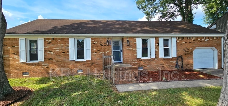 Primary Photo - 2536 Roundtree Cir