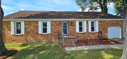 Building Photo - 2536 Roundtree Cir