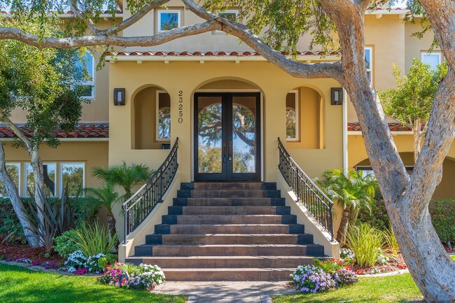 Building Photo - Beautifully Renovated Torrance Home!