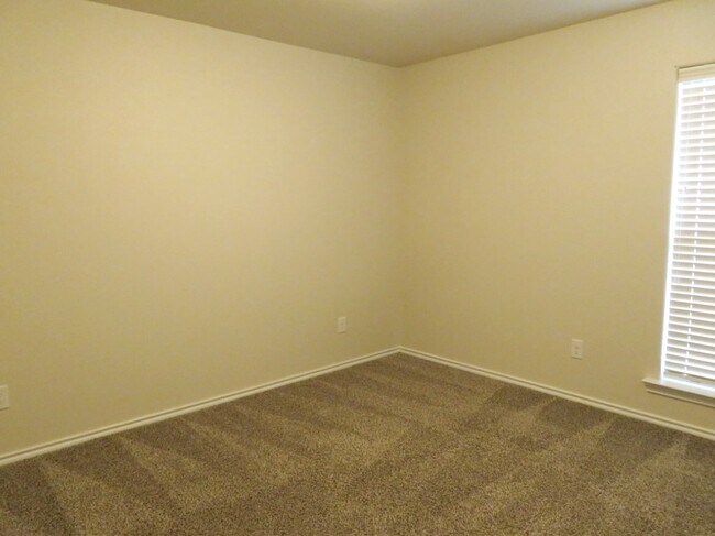 Building Photo - Beautiful Home Located In Upland Heights D...