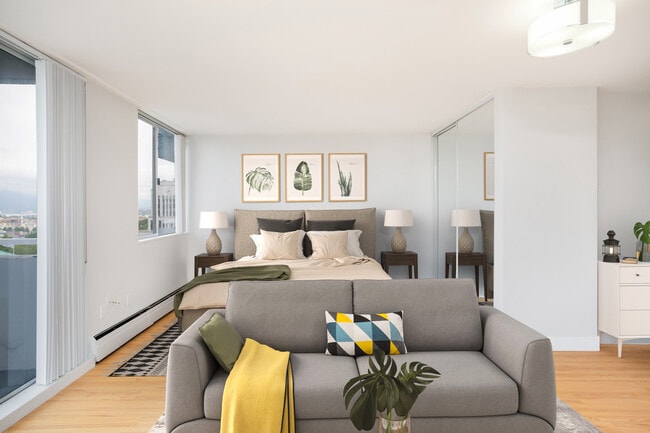 Building Photo - Hollyburn Court