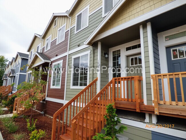 Foto del edificio - Modern Townhome with Dual Primary Suites & 2-Car Garage in Prime Beaverton Location