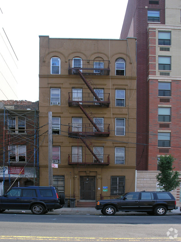 Foto del edificio - 422 E 161st St