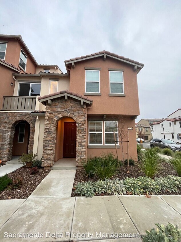 3 br, 2.5 bath House 2938 Limoges Walk House Rental in Sacramento