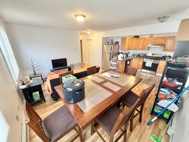 Building Photo - 40 Colchester Ave