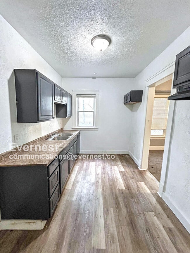 Building Photo - 3114 E 98th St