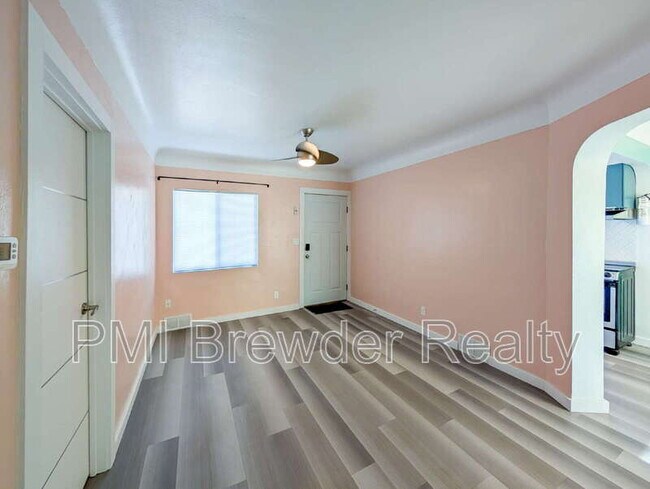 Foto del edificio - 2218 Hoyt Ave