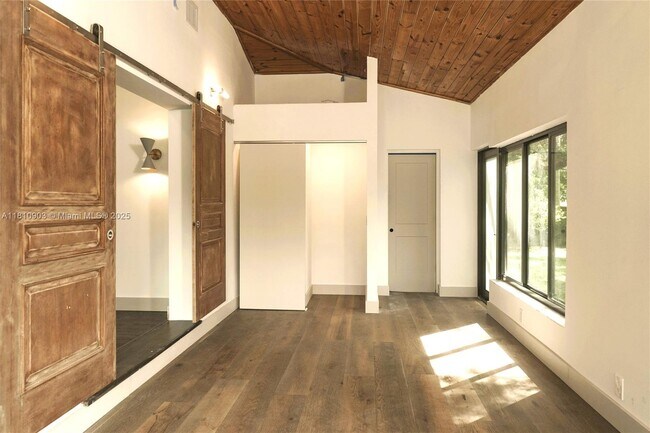 Building Photo - 6646 SW 60th St