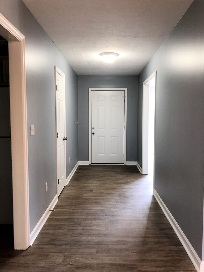 Building Photo - 4311 Creekview Dr