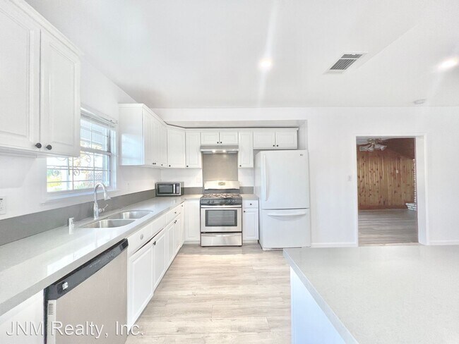 Foto del edificio - 4 br, 3 bath House - 17544 Covello St