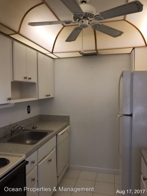 Building Photo - 2 br, 2 bath House - Country Club Dr., 11B