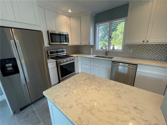 Building Photo - 218 Ruane St