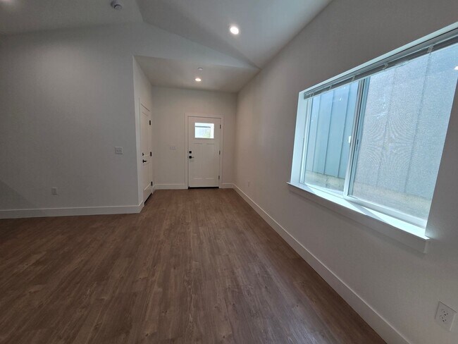 Building Photo - Brand New Build on Old Alturas - ALL Electric with City of Redding Solar!