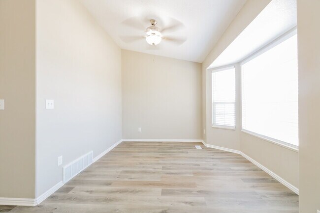 Foto del edificio - 2056 N 1350 W