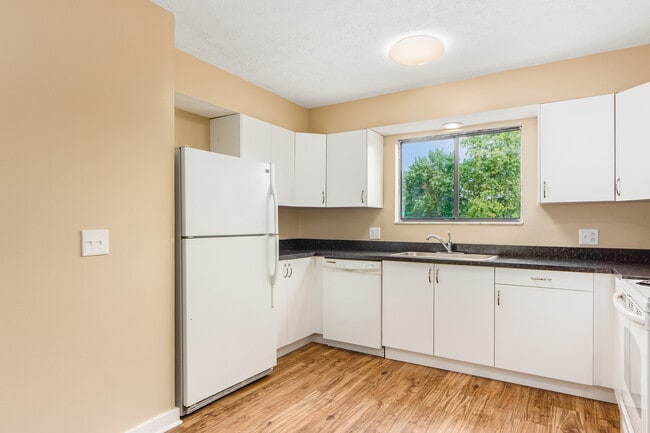 New appliances are Stainless Steel - 3003 Cranston Dr