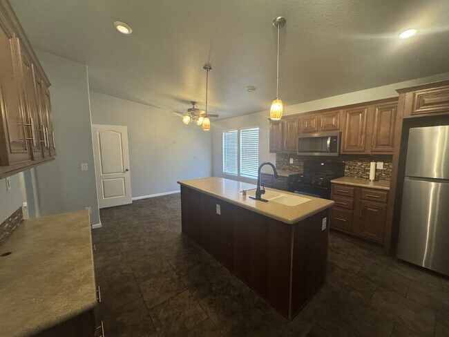 Foto del edificio - "Spacious 3-Bedroom Oasis with 2 Full Baths on Mount Rainier Ave, Las Vegas – Your Perfect Retrea...