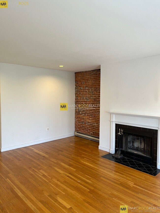 Building Photo - 1688 Washington St