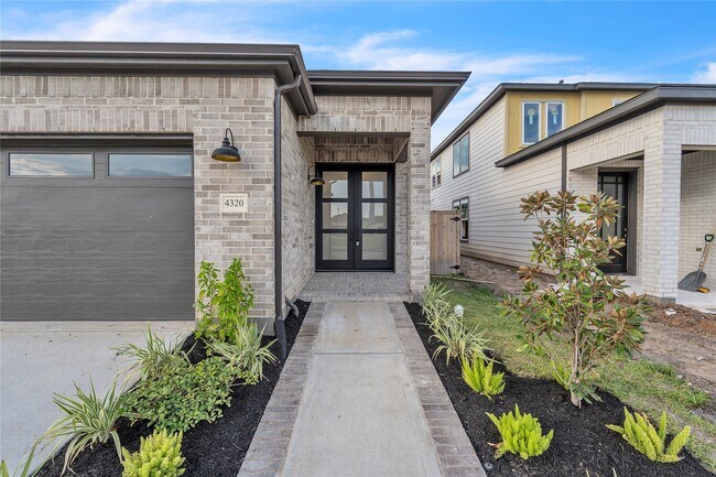Building Photo - 4320 Avron Dr