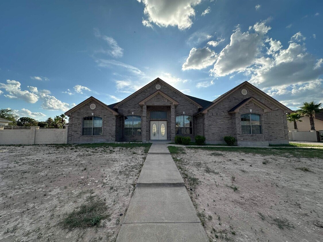 Foto principal - 302 Echo Valley Dr