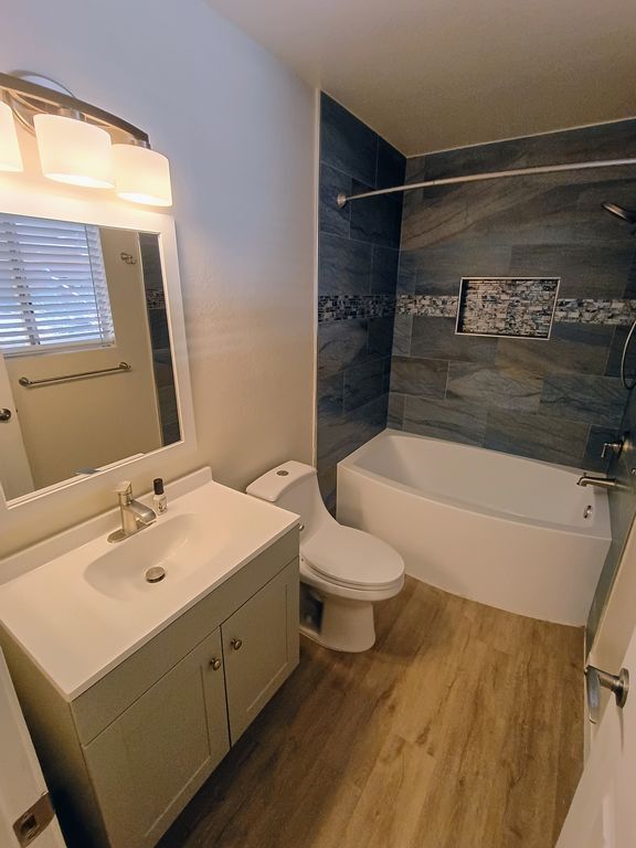 Foto principal - 19088 Tule Way