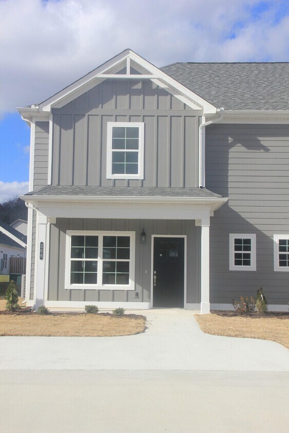 Primary Photo - 266 NE Bellingham Dr