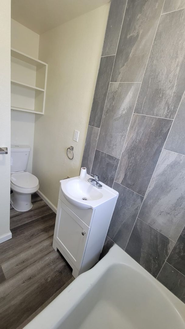 Building Photo - 1 bed 1 bath Sparks Apartment for Rent