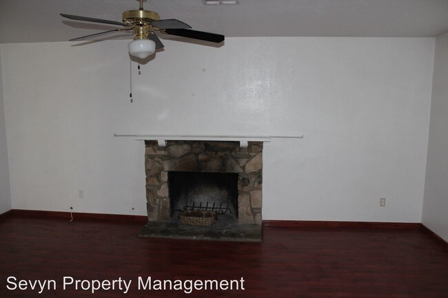 Building Photo - 807 E Margarita Rd
