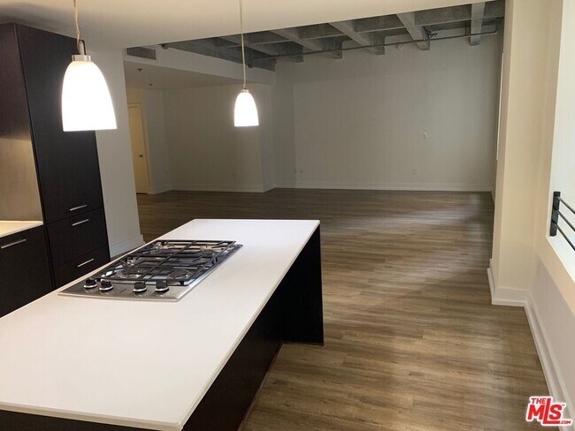 Foto del edificio - 727 W 7th St